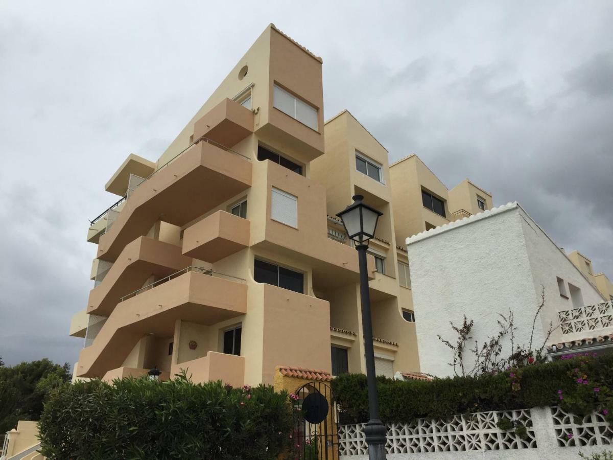 Casa Cachita-En 1ª Linea De Playa Apartment เอสเตโปนา ภายนอก รูปภาพ