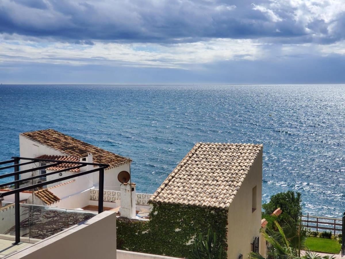 Casa Cachita-En 1ª Linea De Playa Apartment เอสเตโปนา ภายนอก รูปภาพ